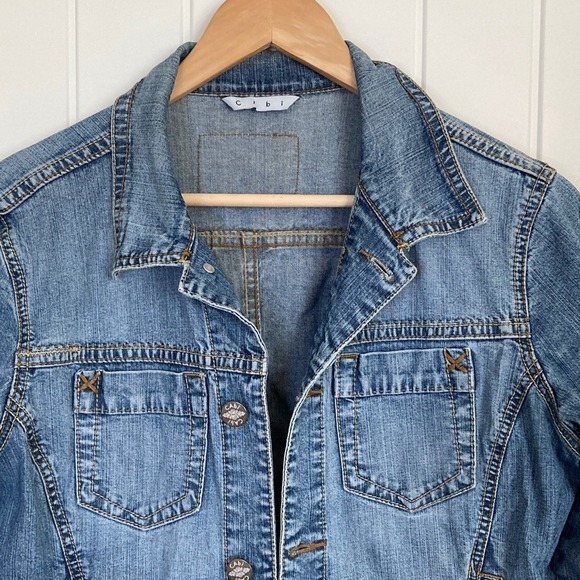 Cabi Womens Classic Denim Jacket Style 511 Size M Medium Wash Button Front - Picture 3 of 14
